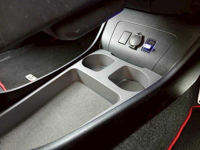 プリウス Ｓツーリングセレクション・Ｇ’ｓ　純正ナビ　ＴＶ　ＥＴＣ　クルーズコントロール　Ｂカメラ　Ｇｓ専用１８インチアルミ　ＬＥＤＢＥＡＭ（27枚目）