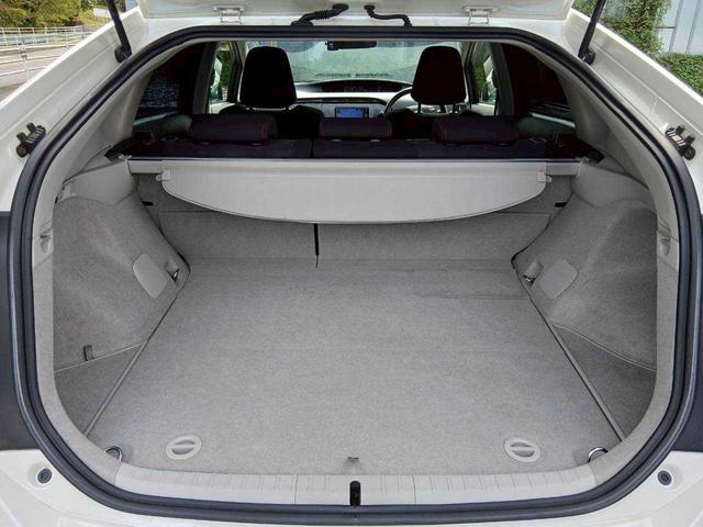 プリウス Ｓツーリングセレクション・Ｇ’ｓ　純正ナビ　ＴＶ　ＥＴＣ　クルーズコントロール　Ｂカメラ　Ｇｓ専用１８インチアルミ　ＬＥＤＢＥＡＭ（36枚目）