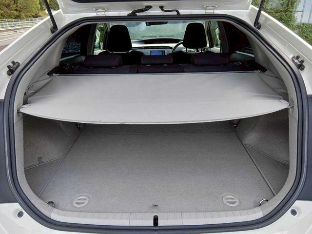 プリウス Ｓツーリングセレクション・Ｇ’ｓ　純正ナビ　ＴＶ　ＥＴＣ　クルーズコントロール　Ｂカメラ　Ｇｓ専用１８インチアルミ　ＬＥＤＢＥＡＭ（37枚目）