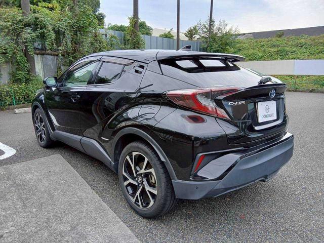 Ｃ－ＨＲ Ｇ　純正９インチナビ／バックモニター／ＥＴＣ／ドライブレコーダー／ハーフレザー／シートヒーター／１８インチホイール（4枚目）