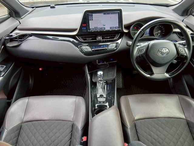 Ｃ－ＨＲ Ｇ　純正９インチナビ／バックモニター／ＥＴＣ／ドライブレコーダー／ハーフレザー／シートヒーター／１８インチホイール（8枚目）