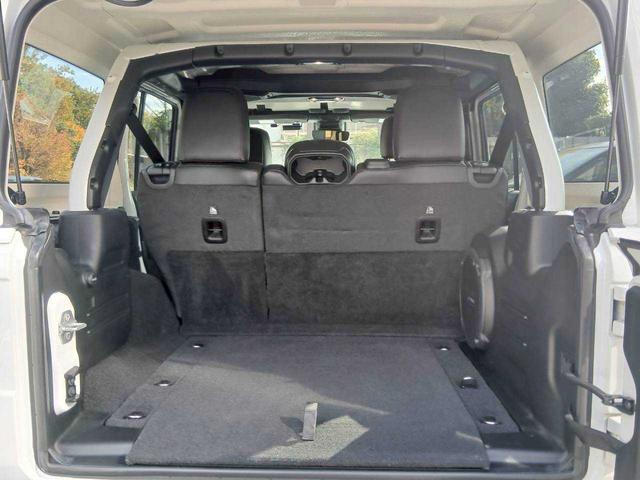 ジープ・ラングラーアンリミテッド サハラ　レザーシート　シートヒーター　ＡｐｐｌｅＣａｒｐｌａｙ　Ｂｌｕｅｔｏｏｔｈ　純正ナビゲーション　フルセグ　ＬＥＤヘッドライト　前面衝突警報　アダプティブクルーズコントロール　バックカメラ　ステアリング（37枚目）