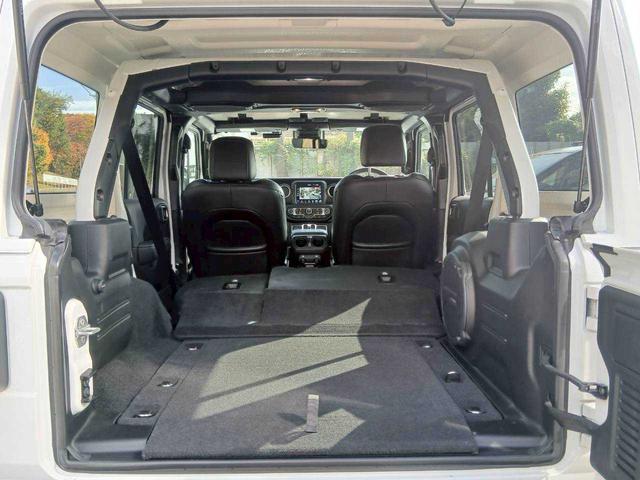 ジープ・ラングラーアンリミテッド サハラ　レザーシート　シートヒーター　ＡｐｐｌｅＣａｒｐｌａｙ　Ｂｌｕｅｔｏｏｔｈ　純正ナビゲーション　フルセグ　ＬＥＤヘッドライト　前面衝突警報　アダプティブクルーズコントロール　バックカメラ　ステアリング（38枚目）