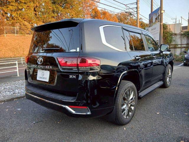 ランドクルーザー ＺＸ　サンルーフ／レザーシート／セーフティセンス／純正ＤＡナビ／ハンズフリーパワーバックドア／パノラミックビューモニター（3枚目）