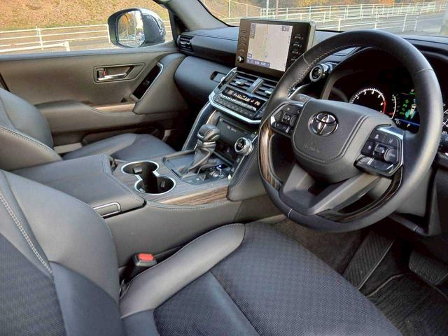 ランドクルーザー ＺＸ　サンルーフ／レザーシート／セーフティセンス／純正ＤＡナビ／ハンズフリーパワーバックドア／パノラミックビューモニター（4枚目）