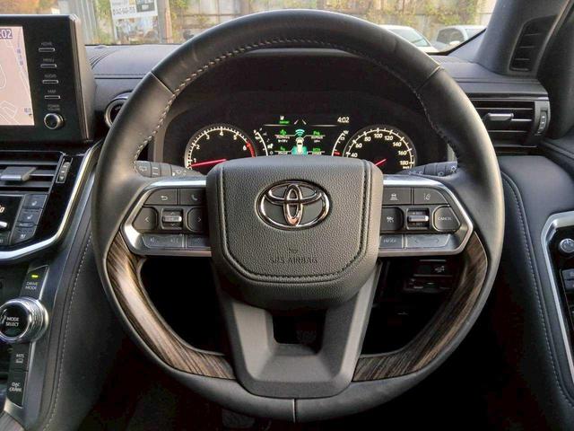 ランドクルーザー ＺＸ　サンルーフ／レザーシート／セーフティセンス／純正ＤＡナビ／ハンズフリーパワーバックドア／パノラミックビューモニター（8枚目）