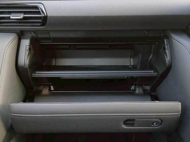 ランドクルーザー ＺＸ　サンルーフ／レザーシート／セーフティセンス／純正ＤＡナビ／ハンズフリーパワーバックドア／パノラミックビューモニター（26枚目）