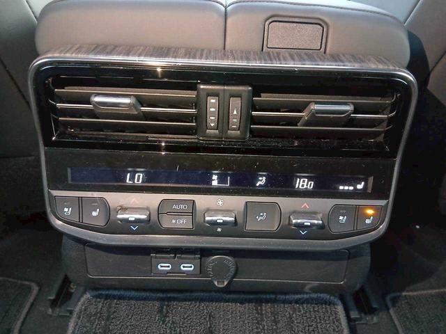 ランドクルーザー ＺＸ　サンルーフ／レザーシート／セーフティセンス／純正ＤＡナビ／ハンズフリーパワーバックドア／パノラミックビューモニター（32枚目）