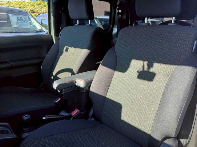 ジムニー ＸＣ　リフトアップ　ルーフラック　リアラダー　ブロックタイヤ　社外アルミ　純正８インチナビ　ＴＶ（10枚目）