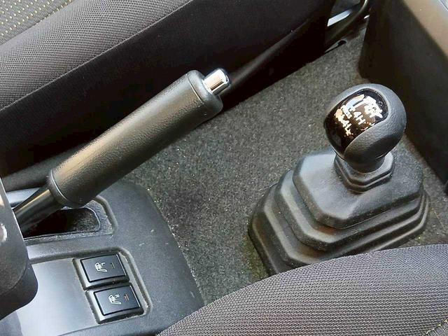 ジムニー ＸＣ　リフトアップ　ルーフラック　リアラダー　ブロックタイヤ　社外アルミ　純正８インチナビ　ＴＶ（21枚目）