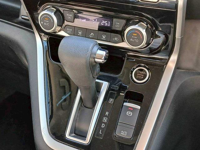 セレナ ハイウェイスター　プロパイロットエディション　プロパイロット／エマブレ／純正後席モニター／純正９型ナビ／フルセグＴＶ／全方位モニター／両側電動ドア／ＬＥＤヘッドライト／ビルトインＥＴＣ／ドライブレコーダー／純正１６インチアルミホイール（19枚目）