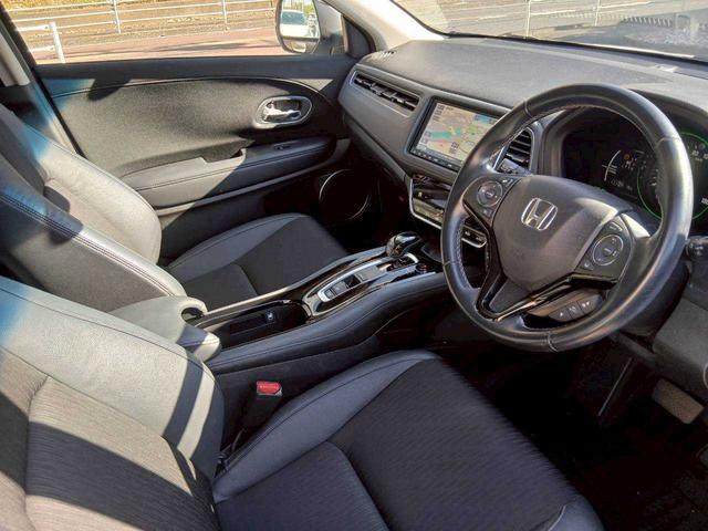 ヴェゼル ハイブリッドＺ・ホンダセンシング　純正８インチナビ／フルセグＴＶ／バックカメラ／衝突軽減ブレーキ／レーダークルーズコントロール／ハーフレザー／ワンオーナー（4枚目）