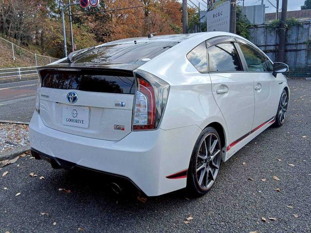 プリウス Sツーリングセレクション・G’s ETC/18インチレッドラインAW/スウェードスポーティシート(3枚目)