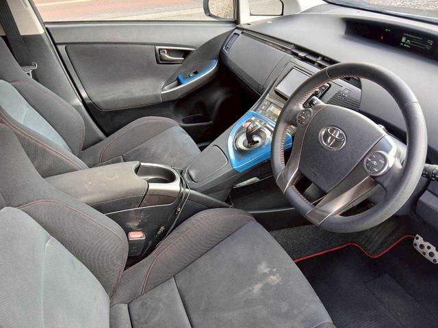 プリウス Sツーリングセレクション・G’s ETC/18インチレッドラインAW/スウェードスポーティシート(4枚目)