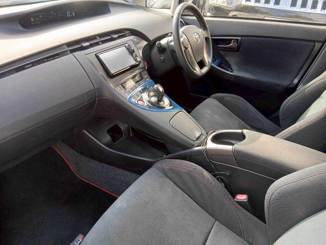 プリウス Sツーリングセレクション・G’s ETC/18インチレッドラインAW/スウェードスポーティシート(5枚目)