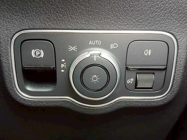 GLB GLB200d 4マチック 純正ナビ/360°カメラ/パノラマスライディングルーフ/アドバンスドパッケージ/レザーエクスクルージブパッケージ/ワンオーナー(13枚目)