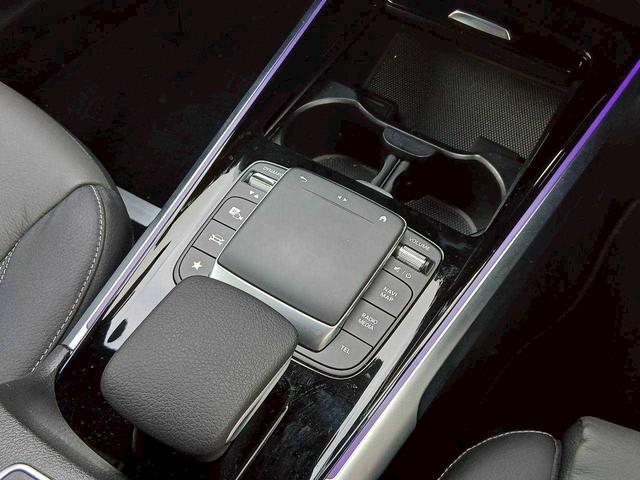 GLB GLB200d 4マチック 純正ナビ/360°カメラ/パノラマスライディングルーフ/アドバンスドパッケージ/レザーエクスクルージブパッケージ/ワンオーナー(22枚目)