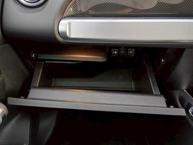 GLB GLB200d 4マチック 純正ナビ/360°カメラ/パノラマスライディングルーフ/アドバンスドパッケージ/レザーエクスクルージブパッケージ/ワンオーナー(27枚目)