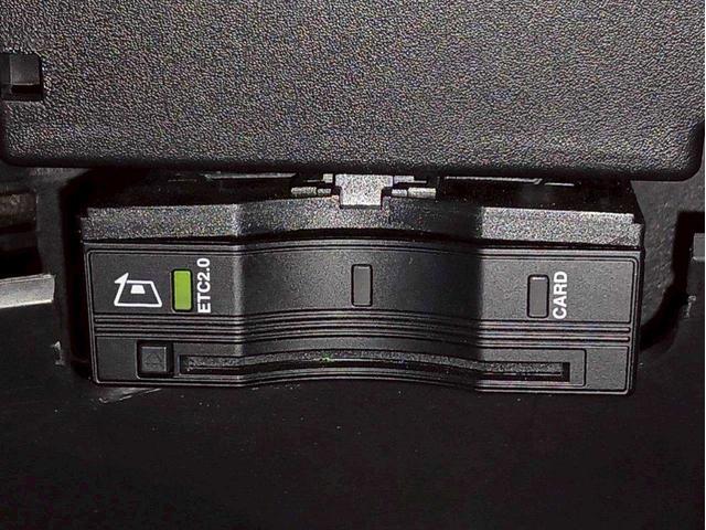 GLB GLB200d 4マチック 純正ナビ/360°カメラ/パノラマスライディングルーフ/アドバンスドパッケージ/レザーエクスクルージブパッケージ/ワンオーナー(28枚目)