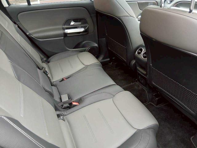 GLB GLB200d 4マチック 純正ナビ/360°カメラ/パノラマスライディングルーフ/アドバンスドパッケージ/レザーエクスクルージブパッケージ/ワンオーナー(29枚目)