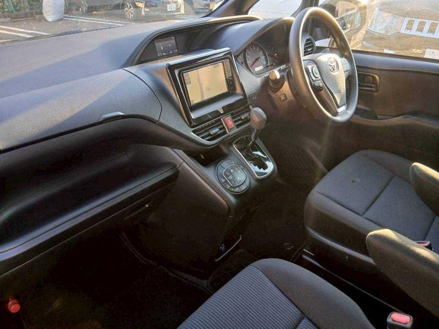 ノア Ｘ　純正ナビ／バックモニター／ＥＴＣ２．０／前後ドライブレコーダー（5枚目）