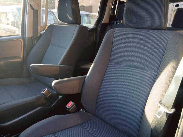 ノア Ｘ　純正ナビ／バックモニター／ＥＴＣ２．０／前後ドライブレコーダー（6枚目）