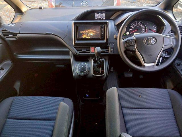 ノア Ｘ　純正ナビ／バックモニター／ＥＴＣ２．０／前後ドライブレコーダー（7枚目）