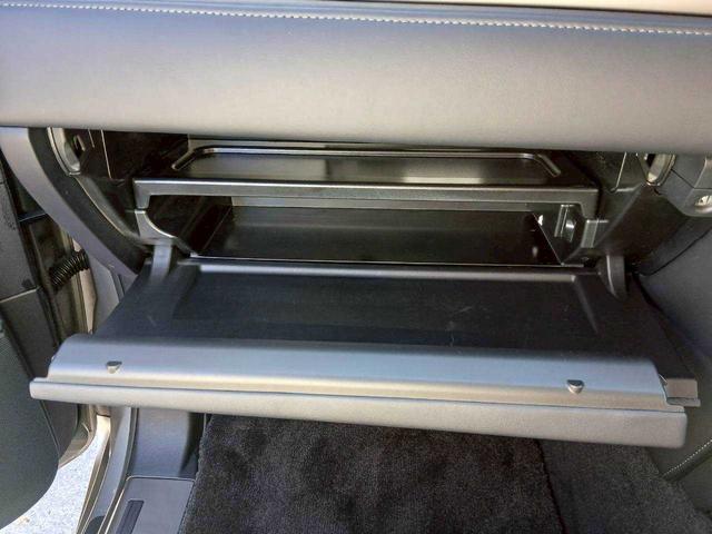 LX LX570 メーカーナビTV/モデリスタエアロ/リアエンターテイメント/マークレビンソンサウンドシステム/クールBOX/サンルーフ/セーフティシステムプラス/パワーバックドア/ワンオーナー/禁煙車(32枚目)