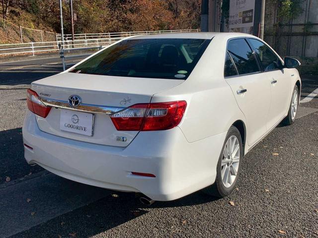 カムリ ハイブリッド　レザーパッケージ　メーカーナビＴＶ／ブラックレザー／クルーズコントロール／パワーシート／前席シートヒーター／ワンオーナー／禁煙車（3枚目）