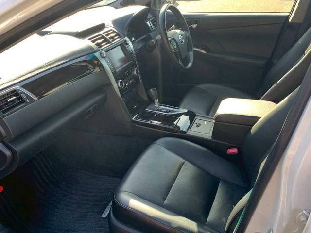 カムリ ハイブリッド　レザーパッケージ　メーカーナビＴＶ／ブラックレザー／クルーズコントロール／パワーシート／前席シートヒーター／ワンオーナー／禁煙車（5枚目）