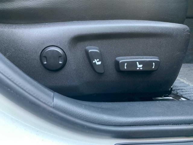 カムリ ハイブリッド　レザーパッケージ　メーカーナビＴＶ／ブラックレザー／クルーズコントロール／パワーシート／前席シートヒーター／ワンオーナー／禁煙車（16枚目）