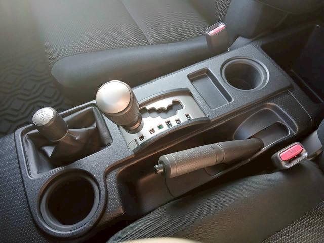 FJクルーザー ベースグレード 左ハンドル カロッツェリアSDナビ TV ETC Bluetooth(17枚目)