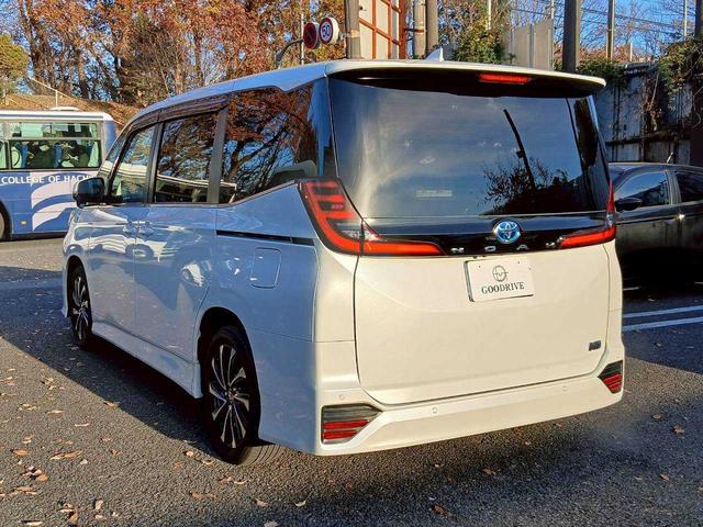 ノア ハイブリッドＳ－Ｚ　純正１０インチディスプレイオーディオ／ナビ／フルセグＴＶ／セーフティセンス／パーキングサポートブレーキ／デジタルインナーミラー／ＥＴＣ２．０／ワンオーナー／禁煙車（4枚目）