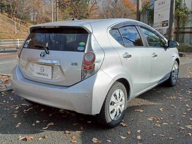 アクア S 純正7インチナビ/TV/ETC/プッシュスタート/オートエアコン(3枚目)