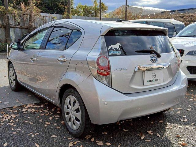 アクア S 純正7インチナビ/TV/ETC/プッシュスタート/オートエアコン(4枚目)