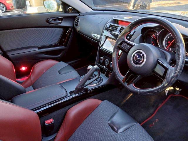ＲＸ－８ スピリットＲ　タイプＲＳ　６速ＭＴ　純正赤／黒レカロ半革シート　フジツボマフラー　純正ブロンズ１９ＡＷ　レッドキャリパー　ナビ　ＴＶ　ＥＴＣ　Ｂｌｕｅｔｏｏｔｈ／Ｂｌｕ－ｒａｙ対応（6枚目）