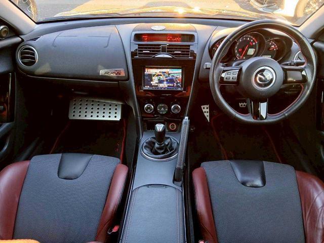 ＲＸ－８ スピリットＲ　タイプＲＳ　６速ＭＴ　純正赤／黒レカロ半革シート　フジツボマフラー　純正ブロンズ１９ＡＷ　レッドキャリパー　ナビ　ＴＶ　ＥＴＣ　Ｂｌｕｅｔｏｏｔｈ／Ｂｌｕ－ｒａｙ対応（10枚目）