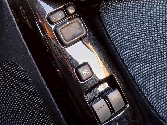 ＲＸ－８ スピリットＲ　タイプＲＳ　６速ＭＴ　純正赤／黒レカロ半革シート　フジツボマフラー　純正ブロンズ１９ＡＷ　レッドキャリパー　ナビ　ＴＶ　ＥＴＣ　Ｂｌｕｅｔｏｏｔｈ／Ｂｌｕ－ｒａｙ対応（14枚目）