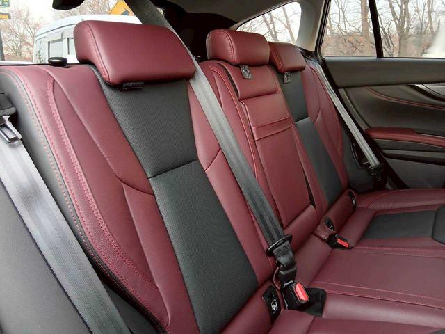 レヴォーグ STIスポーツ EX 純正11.6インチナビ/スマートミラー/ドライバーモニタリング/フロント・サイド・リアカメラ/パワーバックドア(37枚目)