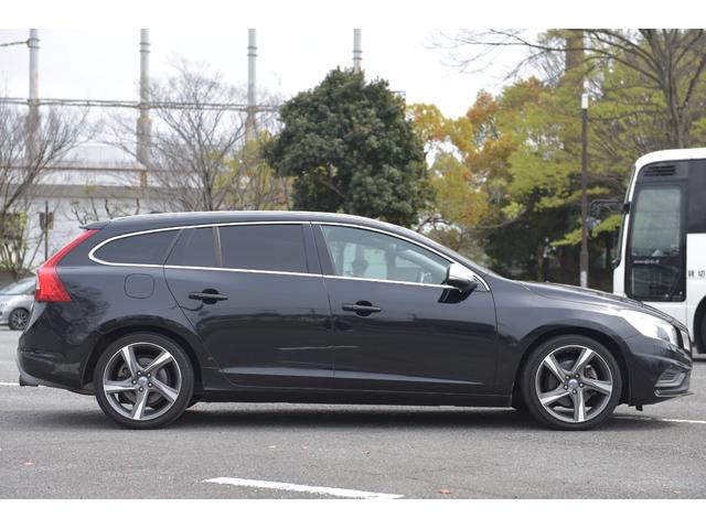 Ｖ６０ Ｔ４　Ｒデザイン　ナビ　クリアランスソナー　オートクルーズコントロール　レーンアシスト　アルミホイール　オートライト　ＨＩＤ　パワーシート　電動格納ミラー　シートヒーター　ＡＴ　盗難防止システム　ＡＢＳ　ＣＤ　エアコン（13枚目）