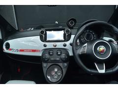 毎回座るフロントシート。運転席は必ず使用する部分ですので、座り心地が重要です！ 2