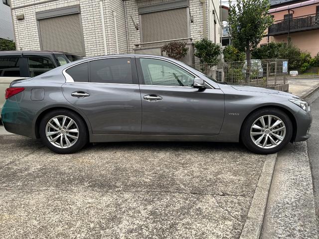 スカイライン ３５０ＧＴ　ハイブリッド　タイプＰ　【１２か月ライト保証】純正ナビ　フルセグＴＶ　アラウンドビューモニター　エマージェンシーブレーキ　ＥＴＣ　純正１７ＡＷ　インテリジェントキー２個　ＬＥＤヘッドランプ　ブラックレザーシート（13枚目）