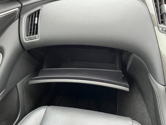 スカイライン ３５０ＧＴ　ハイブリッド　タイプＰ　【１２か月ライト保証】純正ナビ　フルセグＴＶ　アラウンドビューモニター　エマージェンシーブレーキ　ＥＴＣ　純正１７ＡＷ　インテリジェントキー２個　ＬＥＤヘッドランプ　ブラックレザーシート（32枚目）