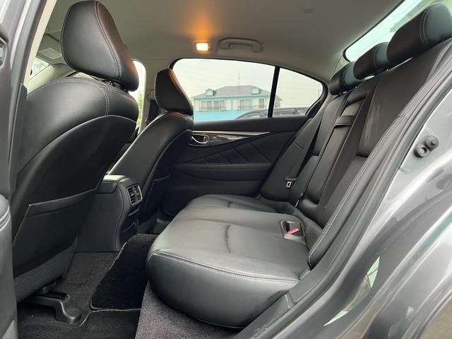 スカイライン ３５０ＧＴ　ハイブリッド　タイプＰ　【１２か月ライト保証】純正ナビ　フルセグＴＶ　アラウンドビューモニター　エマージェンシーブレーキ　ＥＴＣ　純正１７ＡＷ　インテリジェントキー２個　ＬＥＤヘッドランプ　ブラックレザーシート（34枚目）