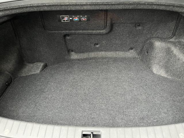 スカイライン ３５０ＧＴ　ハイブリッド　タイプＰ　【１２か月ライト保証】純正ナビ　フルセグＴＶ　アラウンドビューモニター　エマージェンシーブレーキ　ＥＴＣ　純正１７ＡＷ　インテリジェントキー２個　ＬＥＤヘッドランプ　ブラックレザーシート（39枚目）