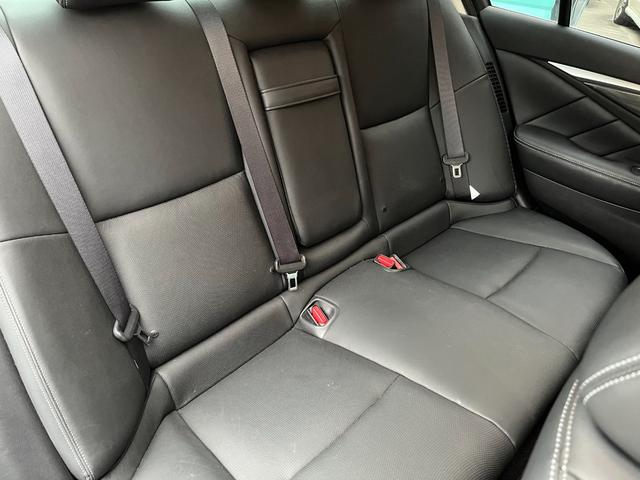 スカイライン ３５０ＧＴ　ハイブリッド　タイプＰ　【１２か月ライト保証】純正ナビ　フルセグＴＶ　アラウンドビューモニター　エマージェンシーブレーキ　ＥＴＣ　純正１７ＡＷ　インテリジェントキー２個　ＬＥＤヘッドランプ　ブラックレザーシート（42枚目）