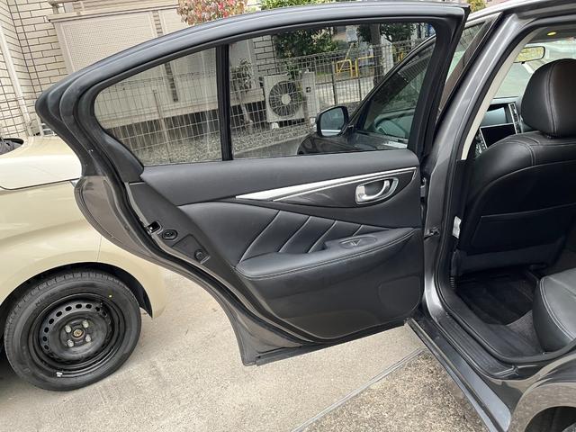 スカイライン ３５０ＧＴ　ハイブリッド　タイプＰ　【１２か月ライト保証】純正ナビ　フルセグＴＶ　アラウンドビューモニター　エマージェンシーブレーキ　ＥＴＣ　純正１７ＡＷ　インテリジェントキー２個　ＬＥＤヘッドランプ　ブラックレザーシート（70枚目）