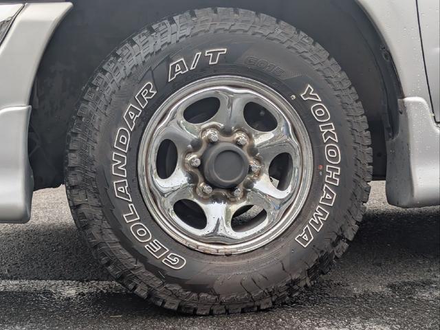 ダットサンピックアップ ダブルキャブ　スカイスター　オーテック　オーテック架装・５ＭＴ車・ＥＴＣ・ハードキャノビー・メッキホイール（9枚目）