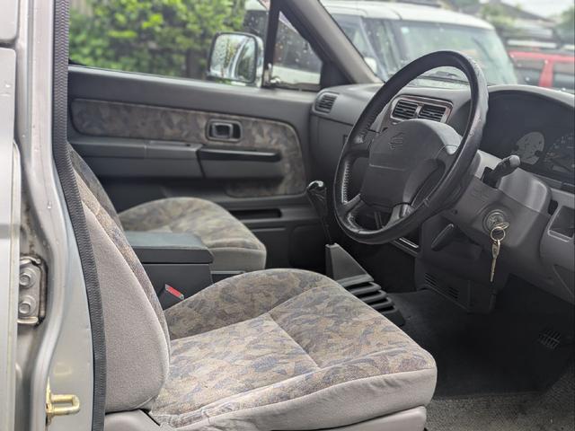 ダットサンピックアップ ダブルキャブ　スカイスター　オーテック　オーテック架装・５ＭＴ車・ＥＴＣ・ハードキャノビー・メッキホイール（15枚目）