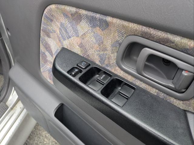 ダットサンピックアップ ダブルキャブ　スカイスター　オーテック　オーテック架装・５ＭＴ車・ＥＴＣ・ハードキャノビー・メッキホイール（17枚目）